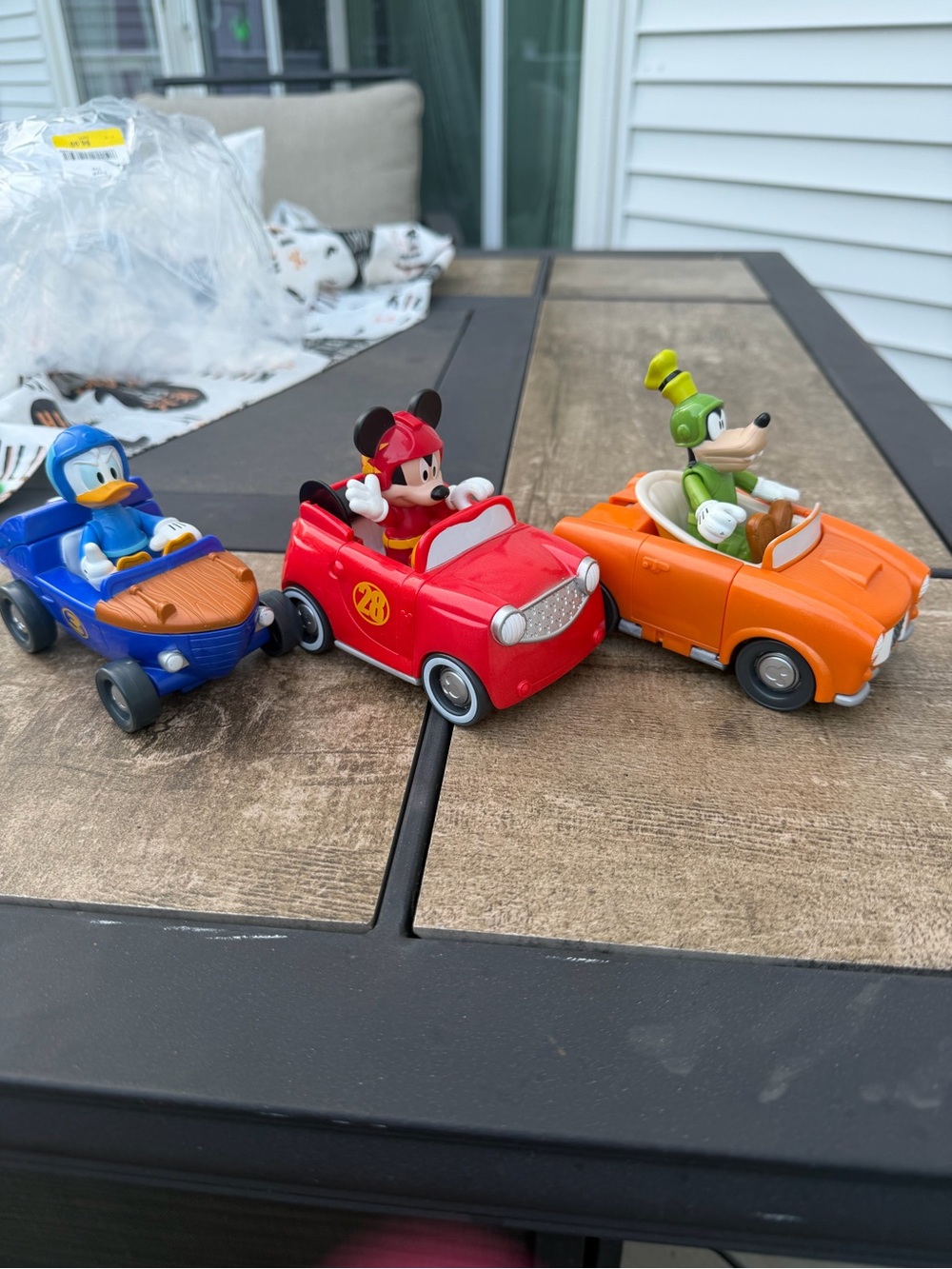 Mickeys Roadster racers 2-in1 transforming cars- set of three